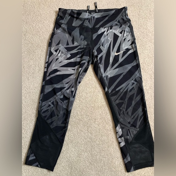 Nike Pants - Nike Dri-Fit Legging Runner Jogger Cropped Women’s Medium